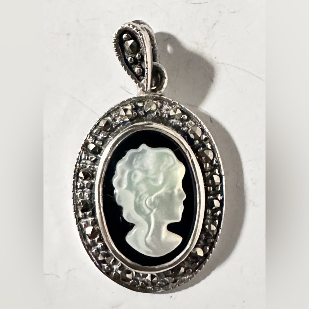 Authentic Vintage Mother of Pearl and Black Onyx Cameo w/ real diamonds and 925!